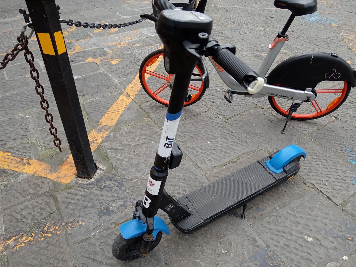 Fluid Freeride CityRider Electric Scooter Review: The Commuter That Weighs What a Commuter Should