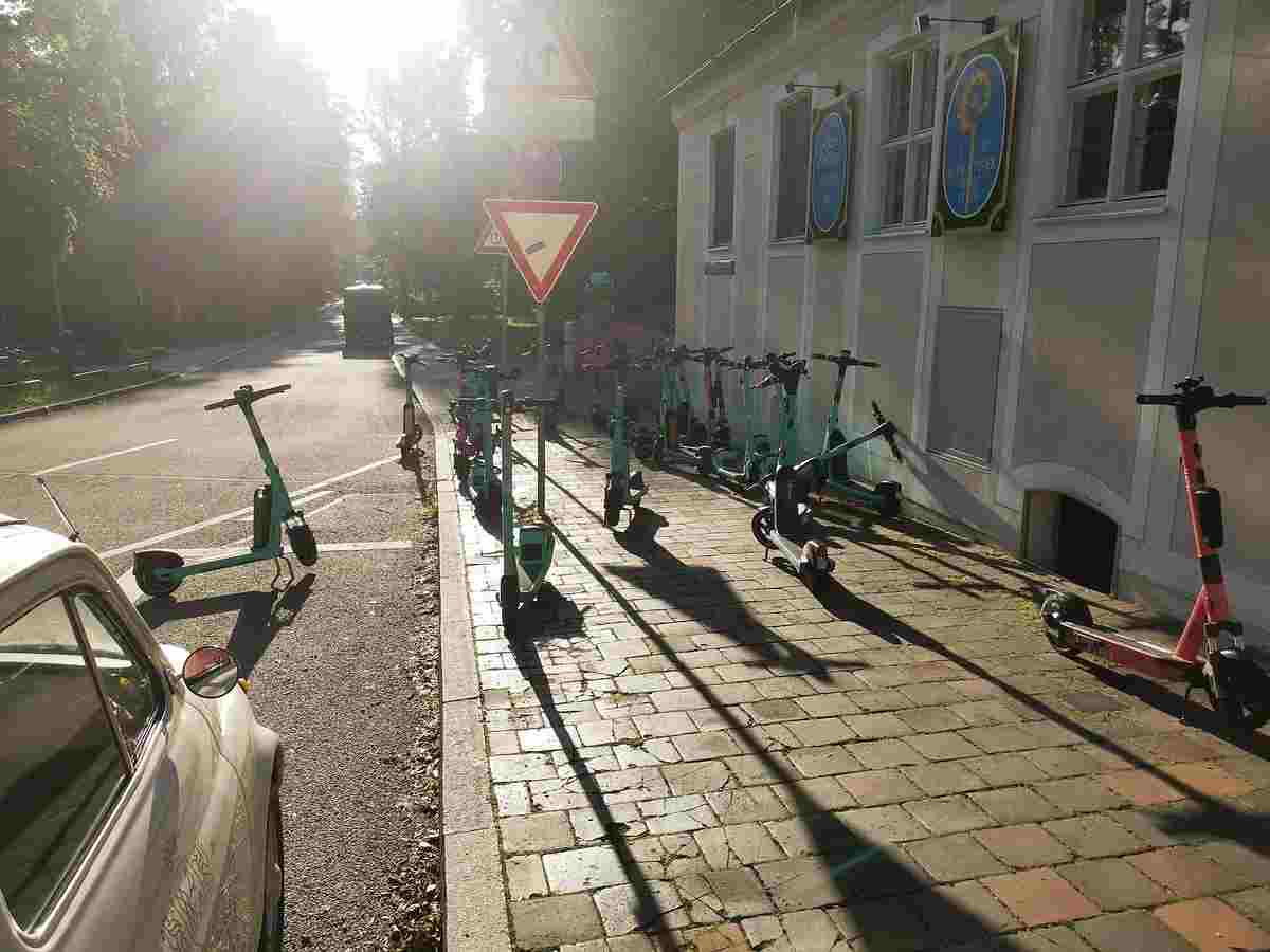 Stem Bags and Deck Bags for Electric Scooters: Carrying Without Unbalancing the Ride