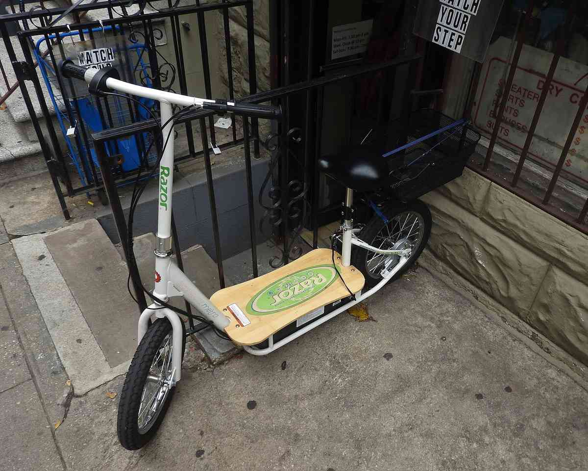 How to Choose an Electric Scooter Lock: D-Locks, Chains and Folding Locks