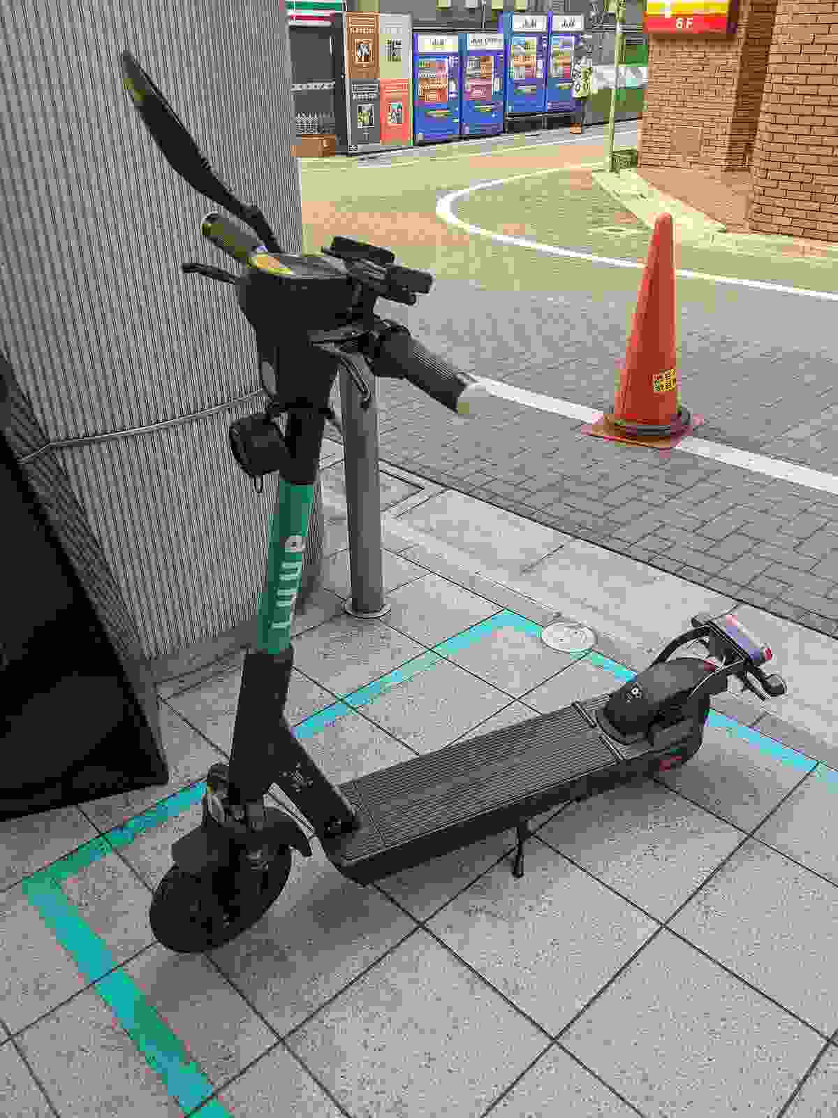 Electric Scooter Braking Technique for Emergency Stops and Wet Conditions