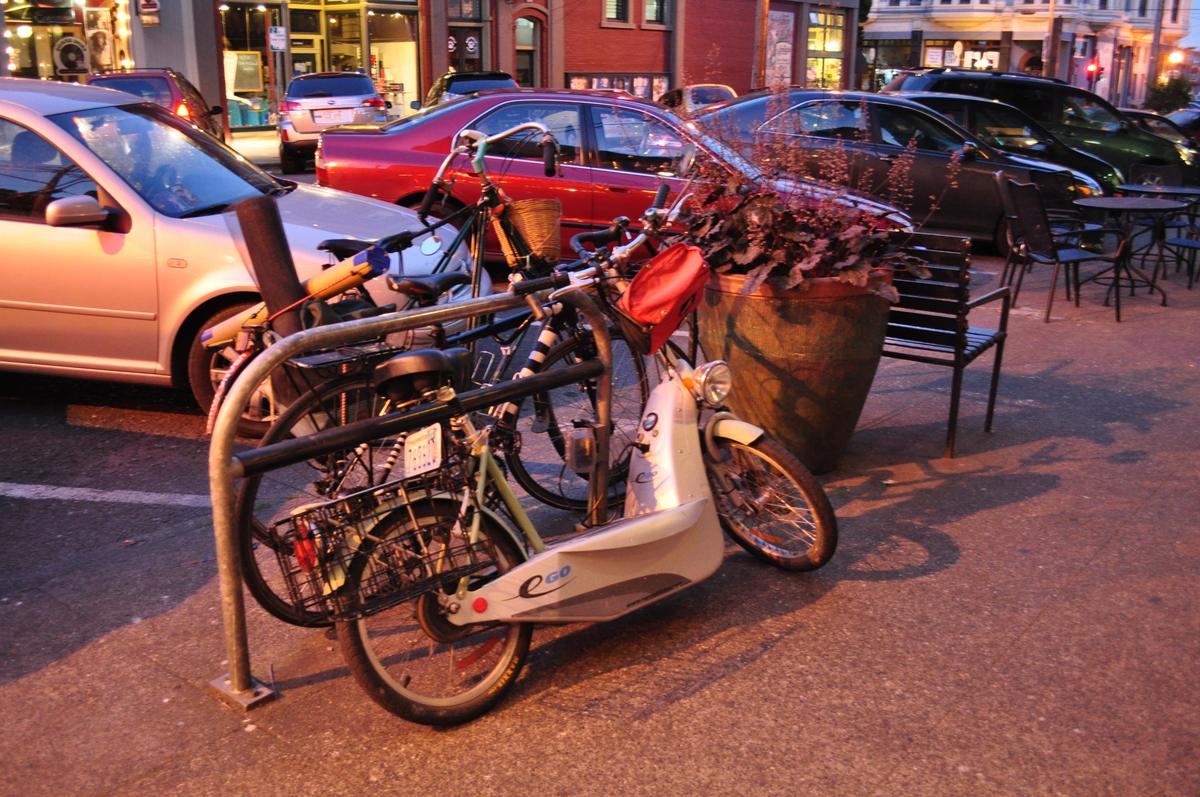 How to Store an Electric Scooter in a Flat Safely for Charging and Space