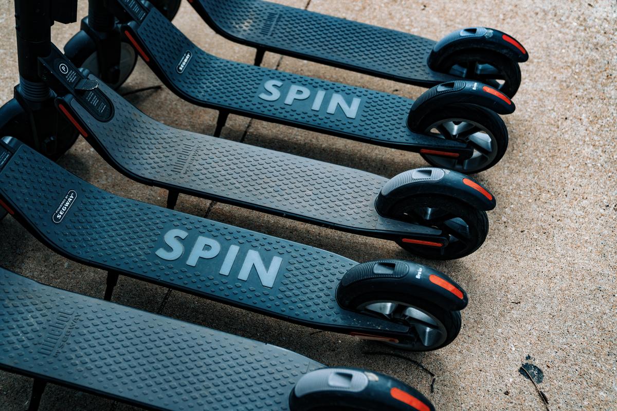 California Electric Scooter Rules: Driver's Licence, Helmet Requirement and Where to Ride