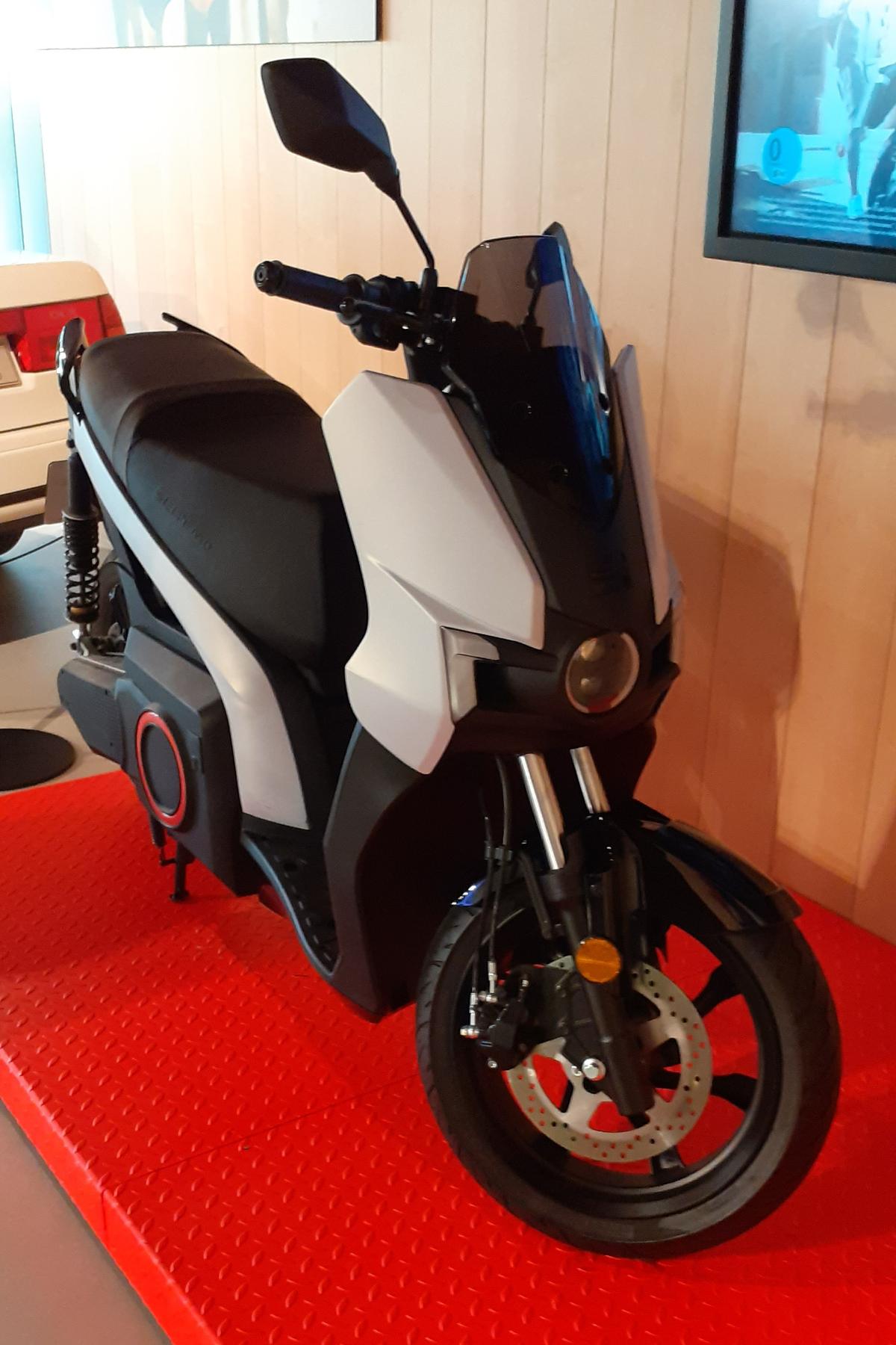 electric scooter with seat